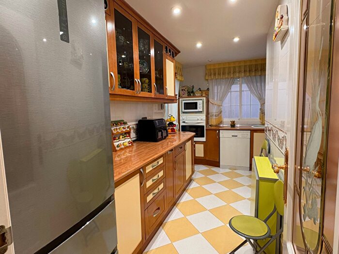 Casas en venta y pisos alquiler - 1