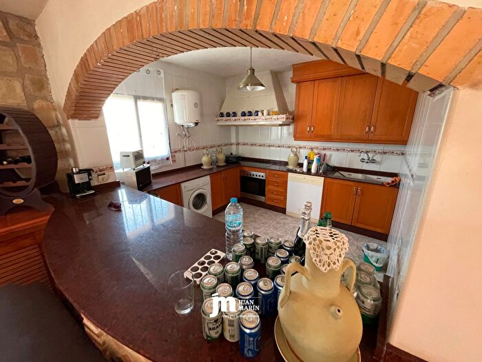 Casas en venta y pisos alquiler - 3