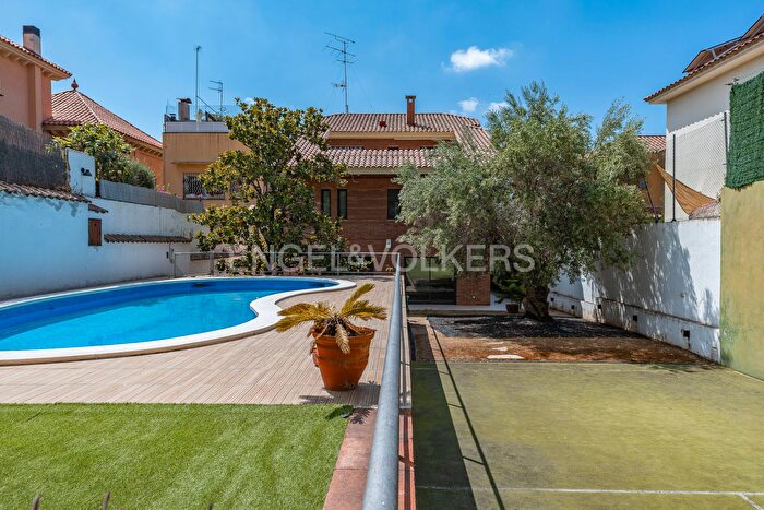 Casa en venta en Centre, Sant Just Desvern de 8 habitaciones
