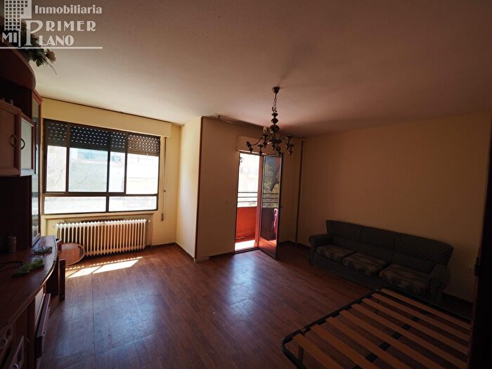 Casas en venta y pisos alquiler - 1