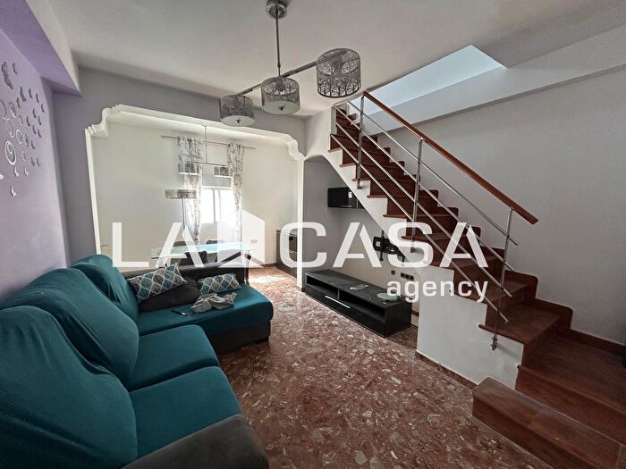 Casas en venta y pisos alquiler - 1