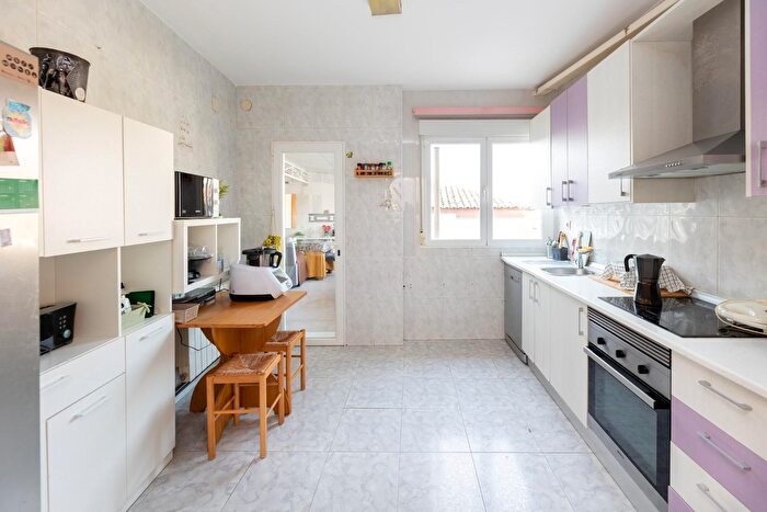 Casas en venta y pisos alquiler - 3