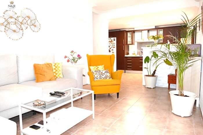 Casas en venta y pisos alquiler - 1