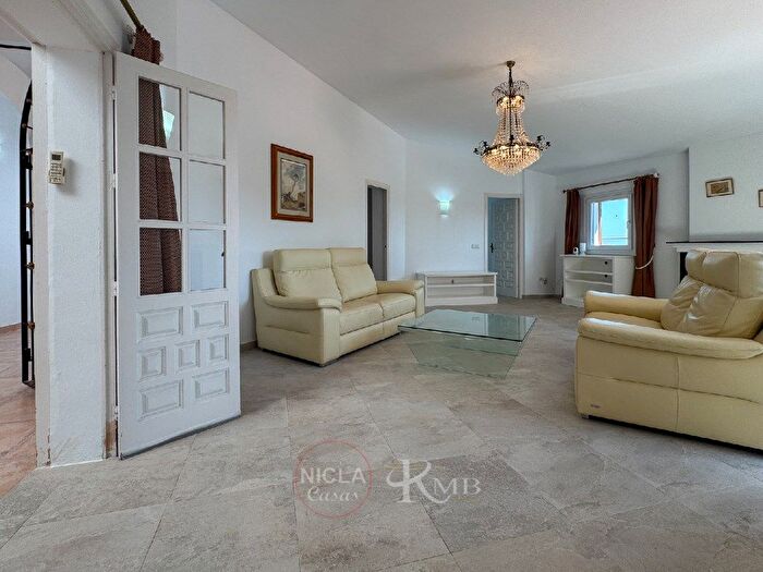 Casas en venta y pisos alquiler - 3