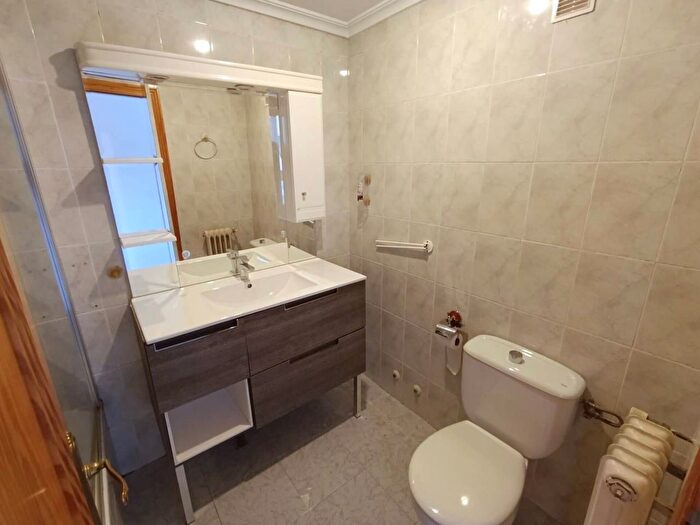 Casas en venta y pisos alquiler - 2