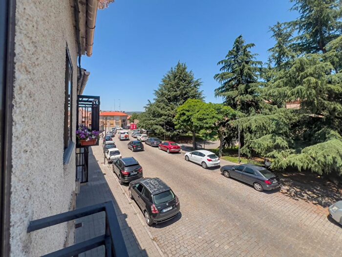 Casas en venta y pisos alquiler - 3