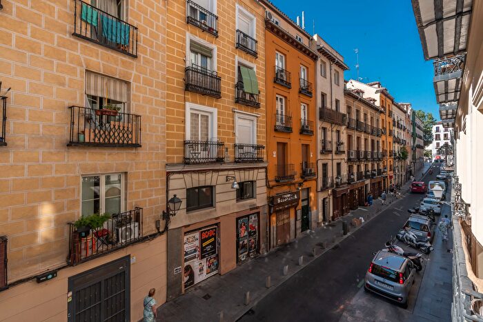 Casas en venta y pisos alquiler - 3