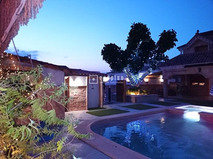 Casas en venta y pisos alquiler - 1