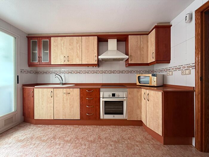 Casas en venta y pisos alquiler - 3