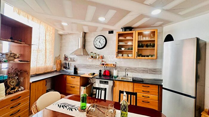 Casas en venta y pisos alquiler - 1