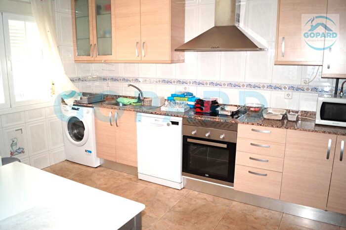 Casas en venta y pisos alquiler - 3