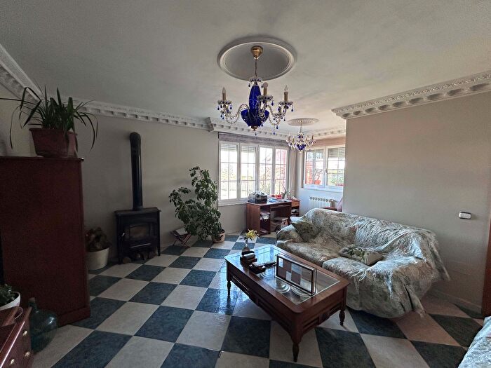 Casas en venta y pisos alquiler - 3