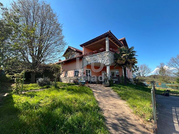 Casa en venta en Sariegos, León de 4 habitaciones