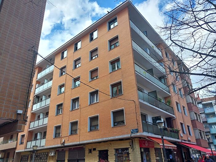 Casas en venta y pisos alquiler - 1