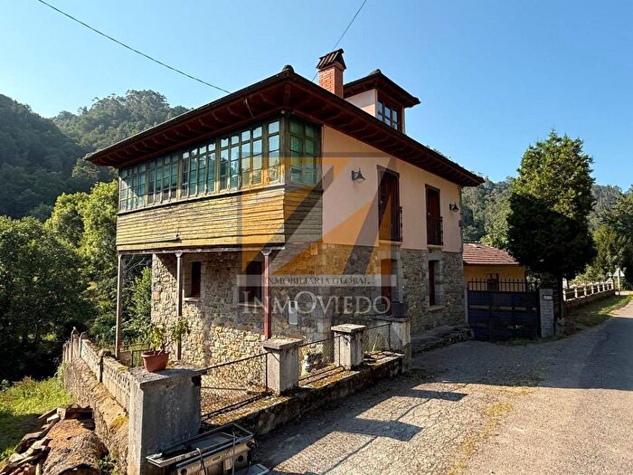 Casa en venta en Piloña, Asturias de 3 habitaciones
