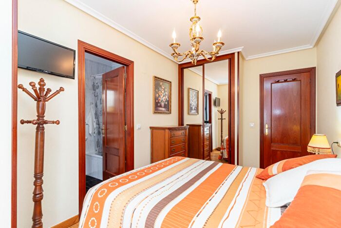 Casas en venta y pisos alquiler - 3