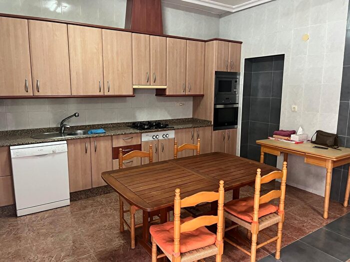 Casas en venta y pisos alquiler - 3