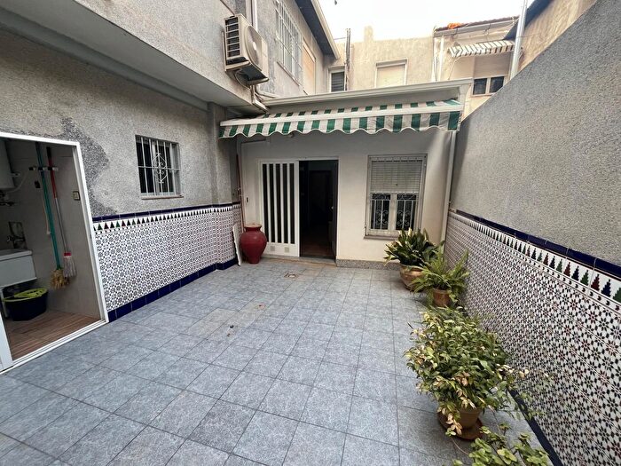 Casas en venta y pisos alquiler - 1