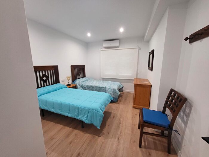 Casas en venta y pisos alquiler - 3