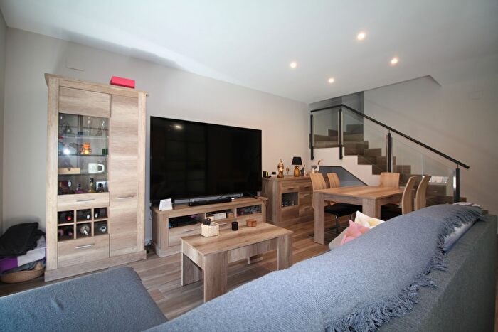Casas en venta y pisos alquiler - 2