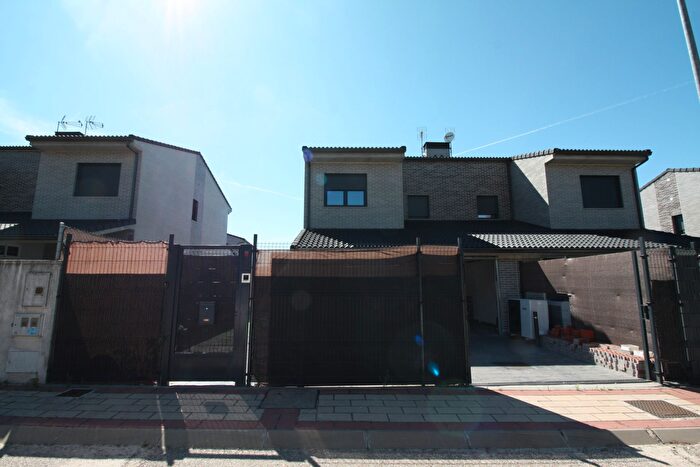 Casas en venta y pisos alquiler - 1