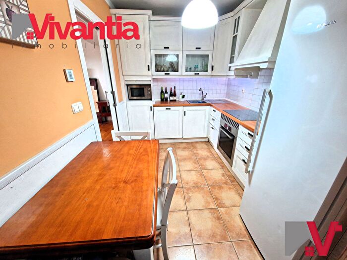Casas en venta y pisos alquiler - 3
