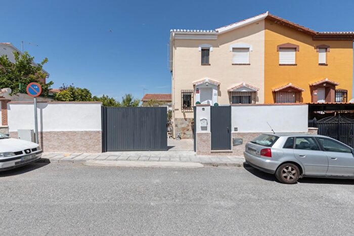 Casa en venta en Gójar, Granada de 5 habitaciones