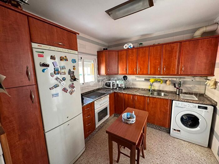 Casas en venta y pisos alquiler - 3