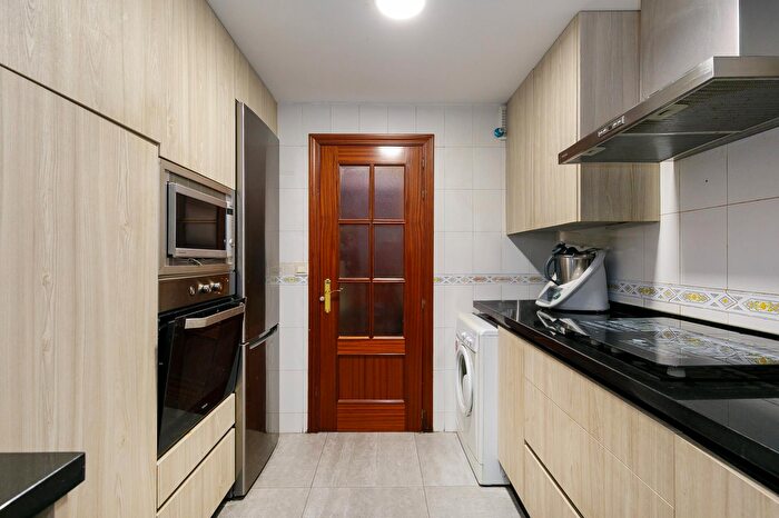 Casas en venta y pisos alquiler - 3