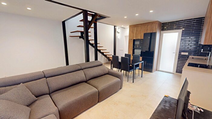 Casas en venta y pisos alquiler - 1