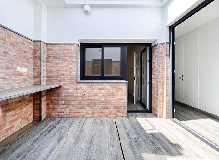 Casas en venta y pisos alquiler - 1