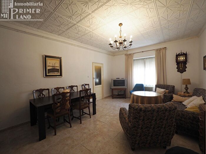 Casas en venta y pisos alquiler - 1