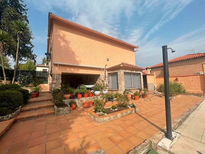 Casas en venta y pisos alquiler - 3