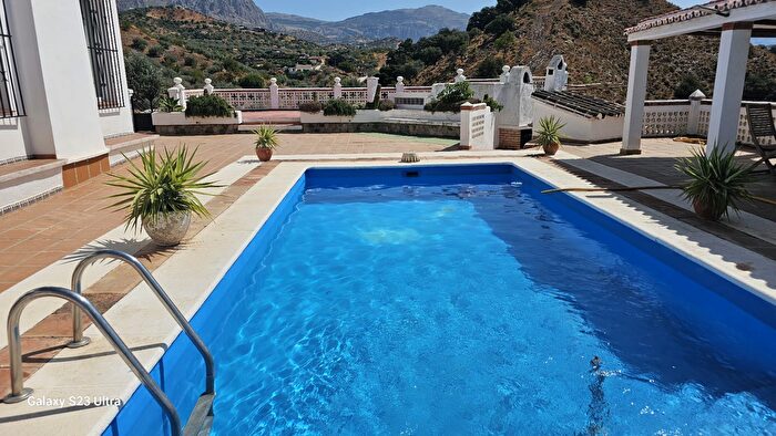 Casa en venta en Periana, Málaga de 5 habitaciones