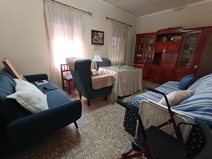 Casas en venta y pisos alquiler - 1