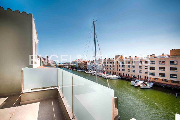 Casa en venta en Port Grec Port Moxó, Empuriabrava de 4 habitaciones