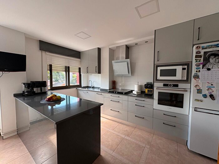 Casas en venta y pisos alquiler - 1