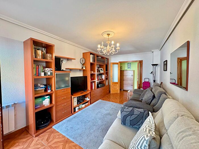 Casas en venta y pisos alquiler - 3