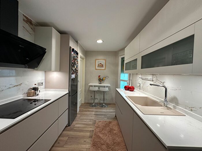 Casas en venta y pisos alquiler - 3