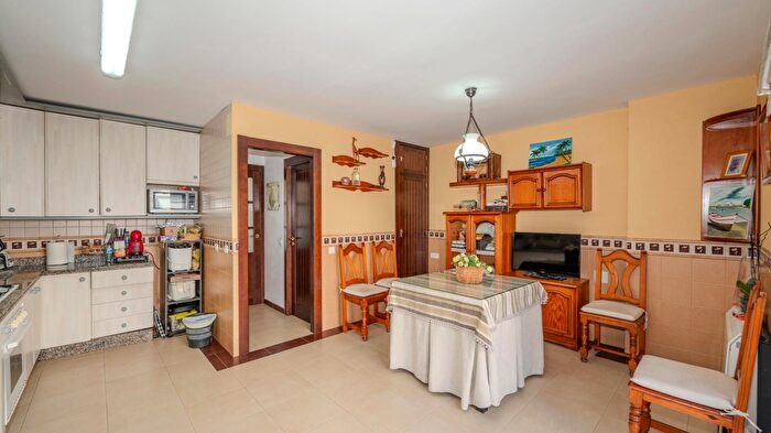 Casas en venta y pisos alquiler - 3