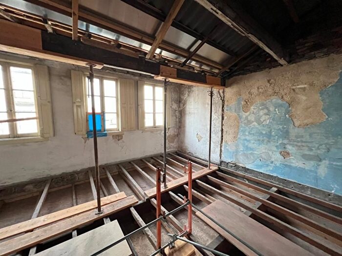 Casas en venta y pisos alquiler - 3