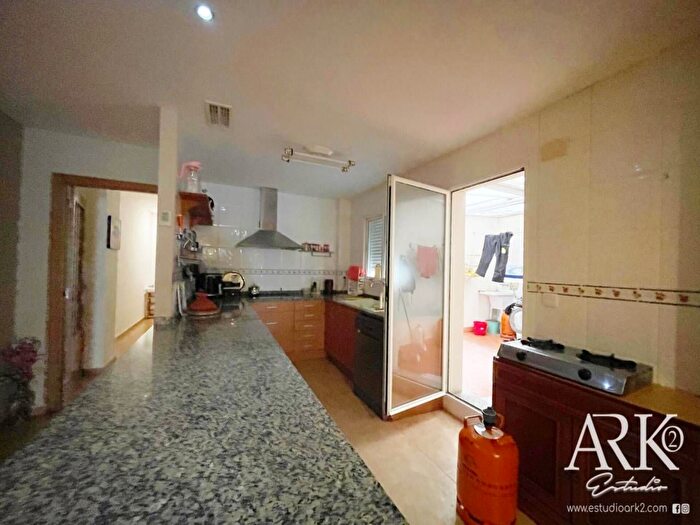 Casas en venta y pisos alquiler - 3