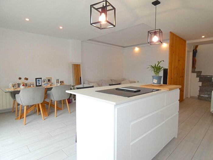 Casas en venta y pisos alquiler - 1