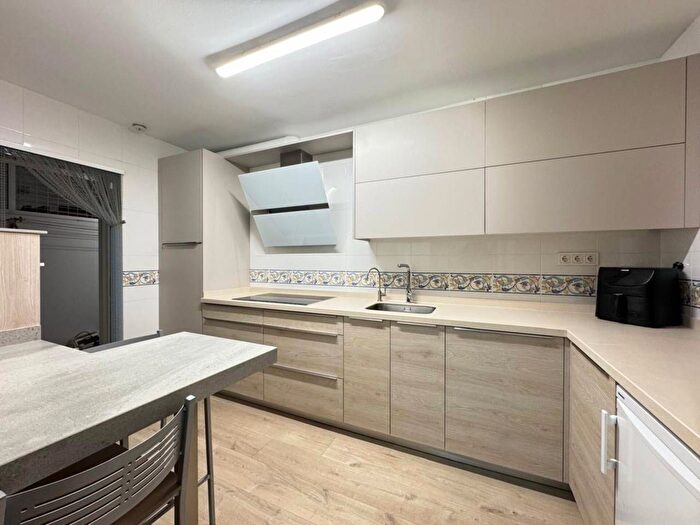 Casas en venta y pisos alquiler - 2