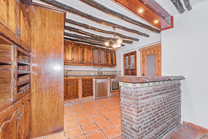 Casas en venta y pisos alquiler - 3