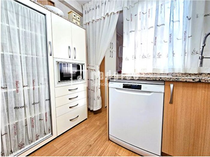 Casas en venta y pisos alquiler - 3