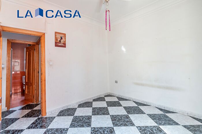 Casas en venta y pisos alquiler - 3
