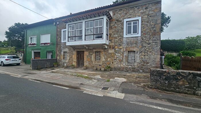 Casa en venta en Anaz Sobremazas San Vitores, Medio Cudeyo de 4 habitaciones