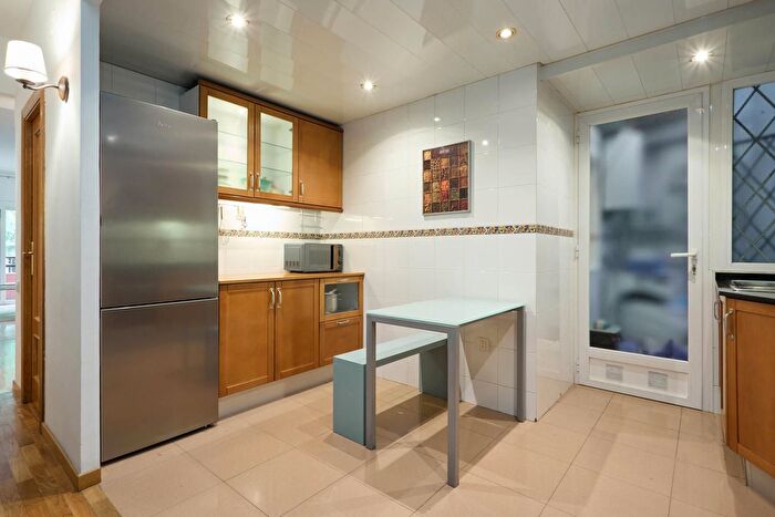 Casas en venta y pisos alquiler - 3