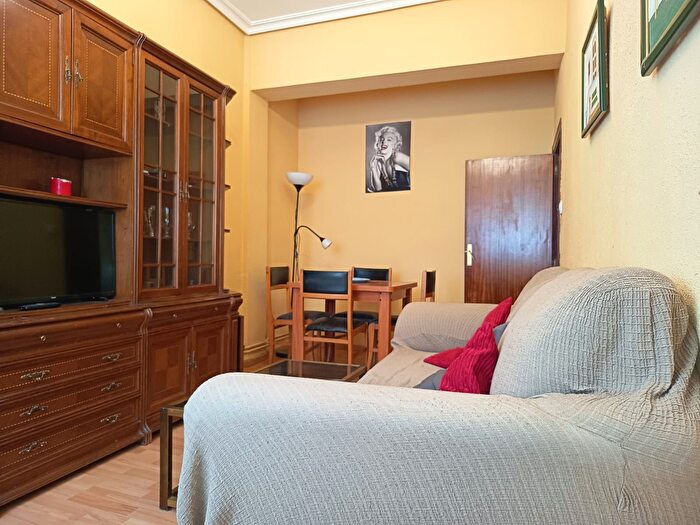 Casas en venta y pisos alquiler - 3